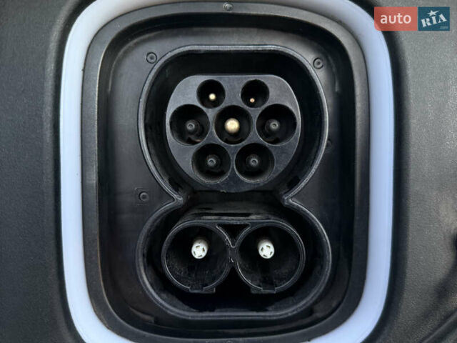 Черный Хендай Kona Electric, объемом двигателя 0 л и пробегом 83 тыс. км за 20700 $, фото 10 на Automoto.ua