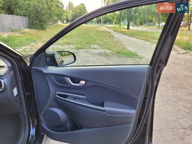 Чорний Хендай Kona Electric, об'ємом двигуна 0 л та пробігом 97 тис. км за 19200 $, фото 16 на Automoto.ua