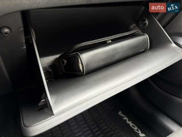 Черный Хендай Kona Electric, объемом двигателя 0 л и пробегом 83 тыс. км за 20700 $, фото 74 на Automoto.ua