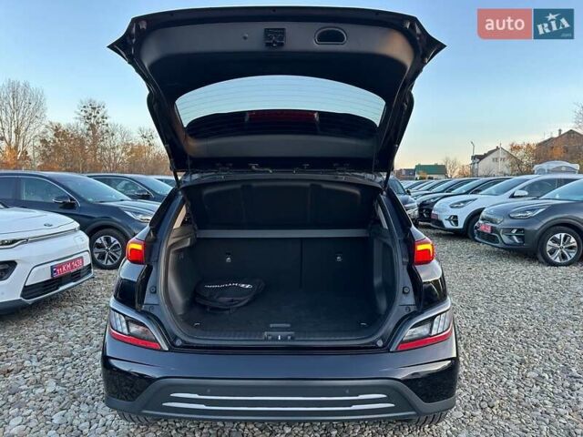Черный Хендай Kona Electric, объемом двигателя 0 л и пробегом 86 тыс. км за 21500 $, фото 78 на Automoto.ua