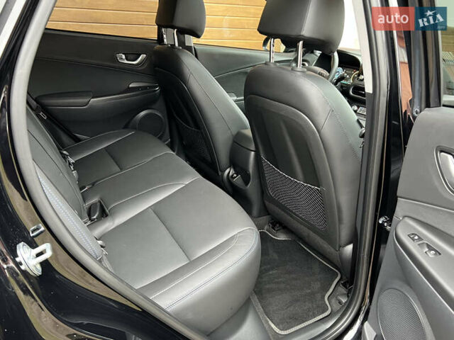 Черный Хендай Kona Electric, объемом двигателя 0 л и пробегом 73 тыс. км за 22699 $, фото 69 на Automoto.ua