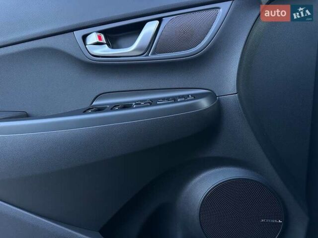 Черный Хендай Kona Electric, объемом двигателя 0 л и пробегом 86 тыс. км за 21500 $, фото 4 на Automoto.ua