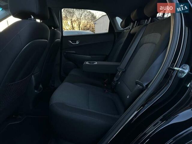 Черный Хендай Kona Electric, объемом двигателя 0 л и пробегом 86 тыс. км за 21500 $, фото 75 на Automoto.ua
