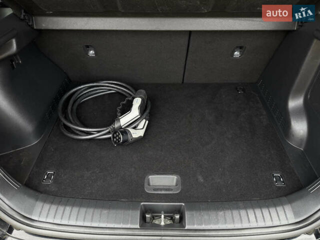 Черный Хендай Kona Electric, объемом двигателя 0 л и пробегом 83 тыс. км за 20900 $, фото 81 на Automoto.ua