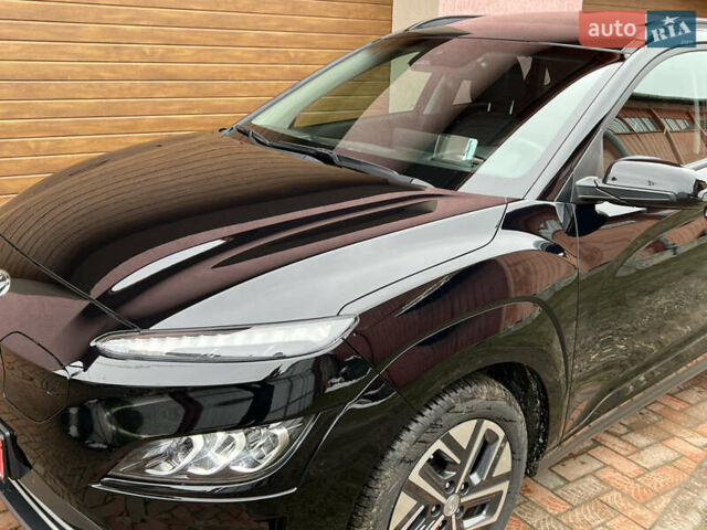 Черный Хендай Kona Electric, объемом двигателя 0 л и пробегом 73 тыс. км за 22699 $, фото 25 на Automoto.ua