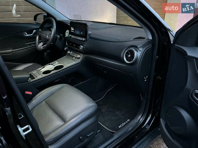 Черный Хендай Kona Electric, объемом двигателя 0 л и пробегом 73 тыс. км за 22699 $, фото 82 на Automoto.ua