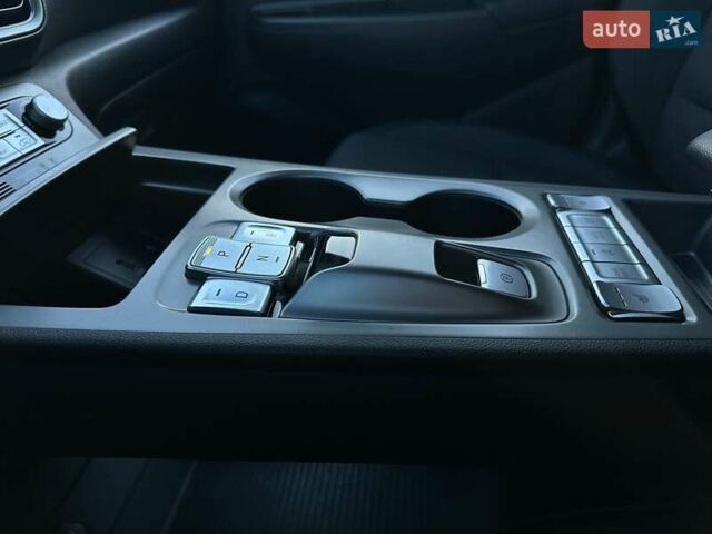 Черный Хендай Kona Electric, объемом двигателя 0 л и пробегом 86 тыс. км за 21500 $, фото 12 на Automoto.ua