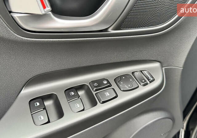 Черный Хендай Kona Electric, объемом двигателя 0 л и пробегом 27 тыс. км за 21999 $, фото 21 на Automoto.ua