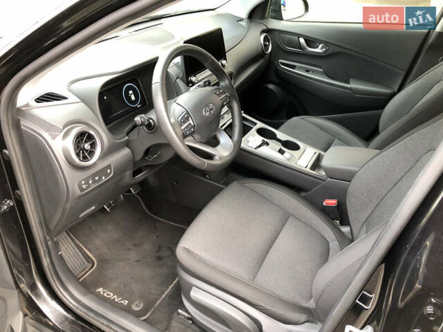 Черный Хендай Kona Electric, объемом двигателя 0 л и пробегом 30 тыс. км за 16000 $, фото 8 на Automoto.ua