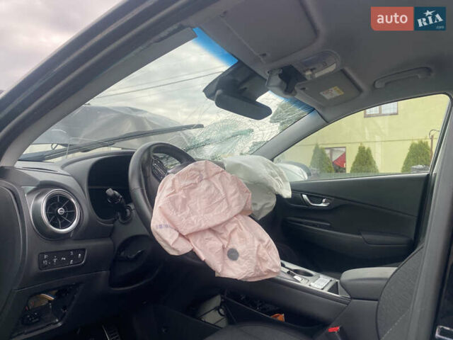 Черный Хендай Kona Electric, объемом двигателя 0 л и пробегом 40 тыс. км за 5000 $, фото 13 на Automoto.ua