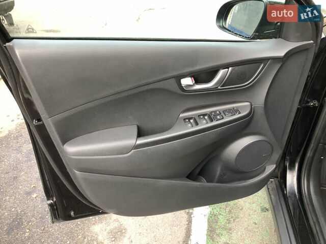 Черный Хендай Kona Electric, объемом двигателя 0 л и пробегом 30 тыс. км за 16000 $, фото 9 на Automoto.ua