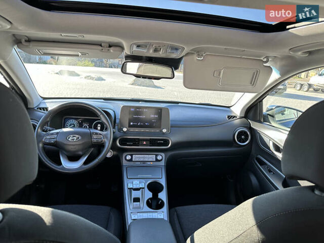 Чорний Хендай Kona Electric, об'ємом двигуна 0 л та пробігом 65 тис. км за 19500 $, фото 30 на Automoto.ua