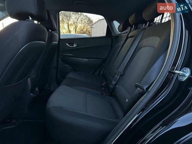 Черный Хендай Kona Electric, объемом двигателя 0 л и пробегом 86 тыс. км за 21500 $, фото 74 на Automoto.ua