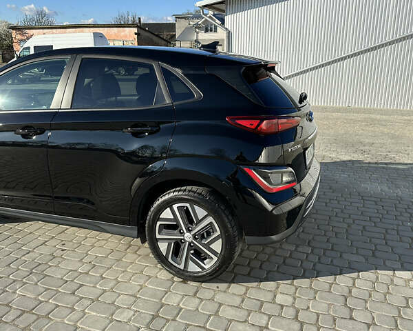 Чорний Хендай Kona Electric, об'ємом двигуна 0 л та пробігом 65 тис. км за 19500 $, фото 12 на Automoto.ua