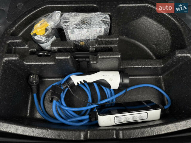 Черный Хендай Kona Electric, объемом двигателя 0 л и пробегом 83 тыс. км за 20700 $, фото 84 на Automoto.ua