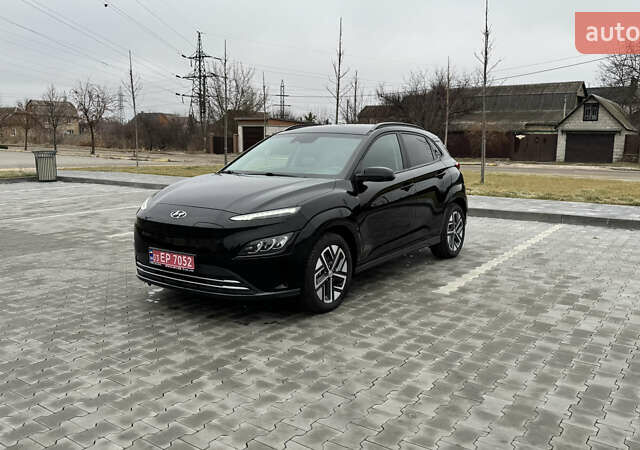 Черный Хендай Kona Electric, объемом двигателя 0 л и пробегом 27 тыс. км за 21999 $, фото 2 на Automoto.ua