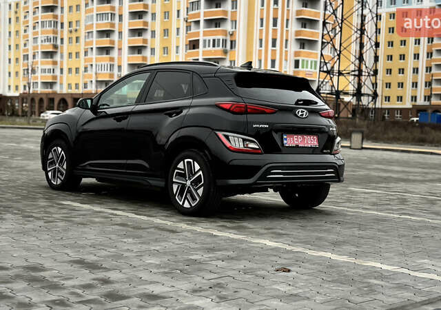 Черный Хендай Kona Electric, объемом двигателя 0 л и пробегом 27 тыс. км за 21999 $, фото 5 на Automoto.ua