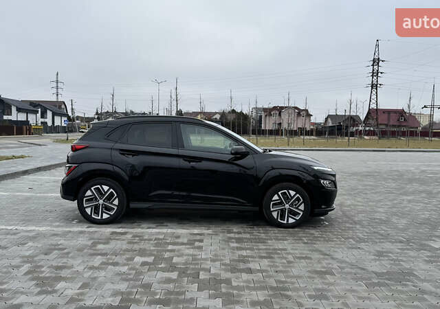 Черный Хендай Kona Electric, объемом двигателя 0 л и пробегом 27 тыс. км за 21999 $, фото 8 на Automoto.ua