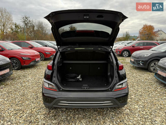 Черный Хендай Kona Electric, объемом двигателя 0 л и пробегом 83 тыс. км за 20900 $, фото 80 на Automoto.ua