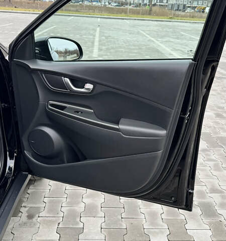 Черный Хендай Kona Electric, объемом двигателя 0 л и пробегом 27 тыс. км за 21999 $, фото 35 на Automoto.ua