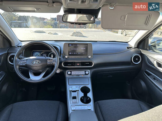 Чорний Хендай Kona Electric, об'ємом двигуна 0 л та пробігом 65 тис. км за 19500 $, фото 29 на Automoto.ua