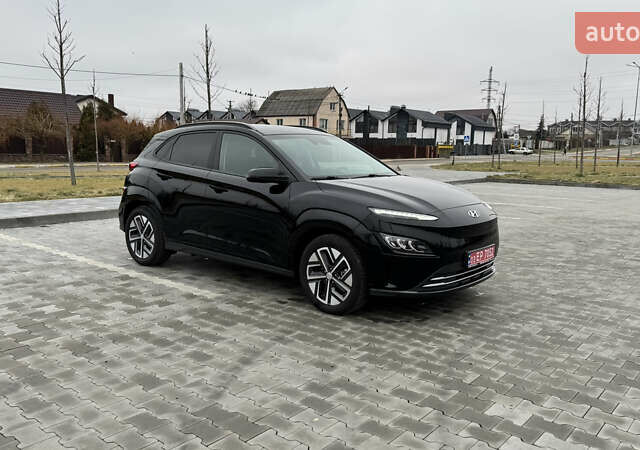 Черный Хендай Kona Electric, объемом двигателя 0 л и пробегом 27 тыс. км за 21999 $, фото 7 на Automoto.ua