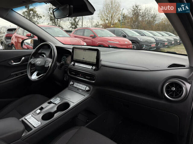 Черный Хендай Kona Electric, объемом двигателя 0 л и пробегом 83 тыс. км за 20700 $, фото 86 на Automoto.ua