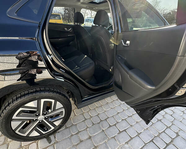 Чорний Хендай Kona Electric, об'ємом двигуна 0 л та пробігом 65 тис. км за 19500 $, фото 23 на Automoto.ua