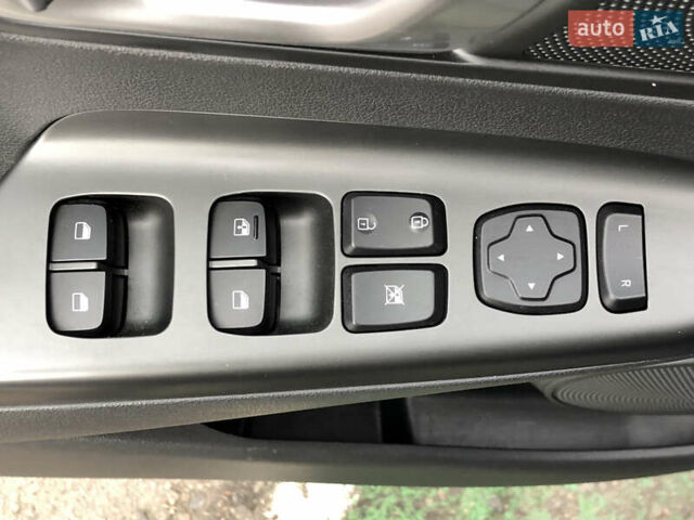 Черный Хендай Kona Electric, объемом двигателя 0 л и пробегом 30 тыс. км за 16000 $, фото 10 на Automoto.ua