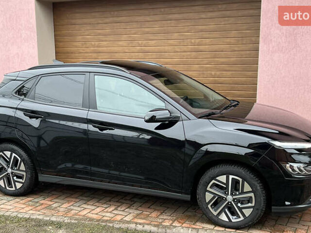Черный Хендай Kona Electric, объемом двигателя 0 л и пробегом 73 тыс. км за 22699 $, фото 4 на Automoto.ua