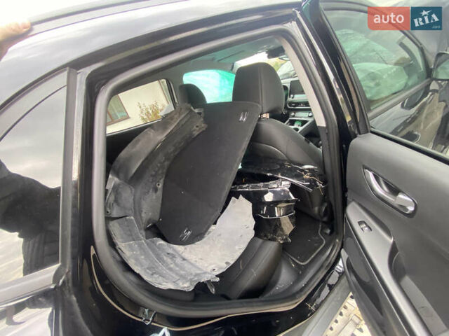 Черный Хендай Kona Electric, объемом двигателя 0 л и пробегом 40 тыс. км за 5000 $, фото 9 на Automoto.ua