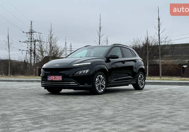 Черный Хендай Kona Electric, объемом двигателя 0 л и пробегом 27 тыс. км за 21999 $, фото 1 на Automoto.ua