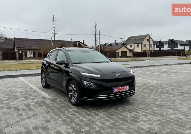 Черный Хендай Kona Electric, объемом двигателя 0 л и пробегом 27 тыс. км за 21999 $, фото 4 на Automoto.ua