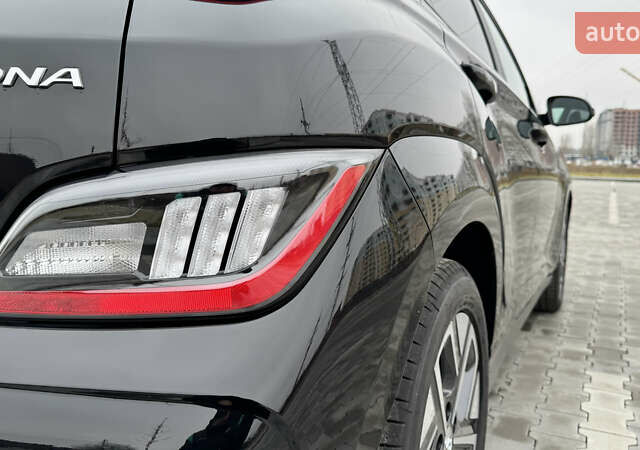Черный Хендай Kona Electric, объемом двигателя 0 л и пробегом 27 тыс. км за 21999 $, фото 18 на Automoto.ua