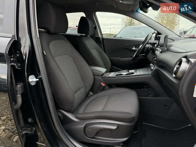 Черный Хендай Kona Electric, объемом двигателя 0 л и пробегом 83 тыс. км за 20700 $, фото 90 на Automoto.ua