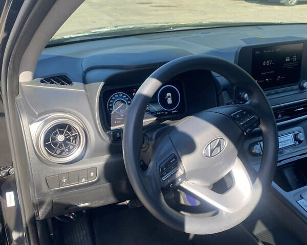 Черный Хендай Kona Electric, объемом двигателя 0 л и пробегом 64 тыс. км за 19700 $, фото 4 на Automoto.ua