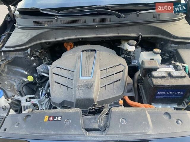 Черный Хендай Kona Electric, объемом двигателя 0 л и пробегом 50 тыс. км за 23500 $, фото 4 на Automoto.ua