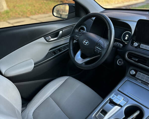 Чорний Хендай Kona Electric, об'ємом двигуна 0 л та пробігом 28 тис. км за 16999 $, фото 6 на Automoto.ua