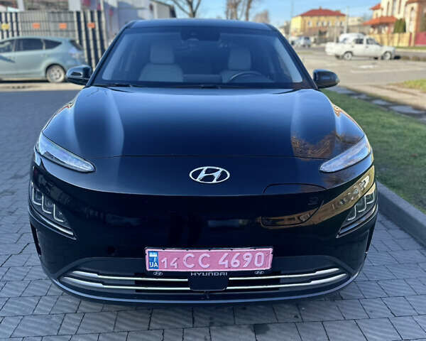 Чорний Хендай Kona Electric, об'ємом двигуна 0 л та пробігом 28 тис. км за 16999 $, фото 2 на Automoto.ua