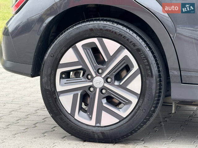 Черный Хендай Kona Electric, объемом двигателя 0 л и пробегом 20 тыс. км за 16999 $, фото 11 на Automoto.ua