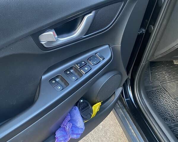 Черный Хендай Kona Electric, объемом двигателя 0 л и пробегом 50 тыс. км за 23500 $, фото 9 на Automoto.ua