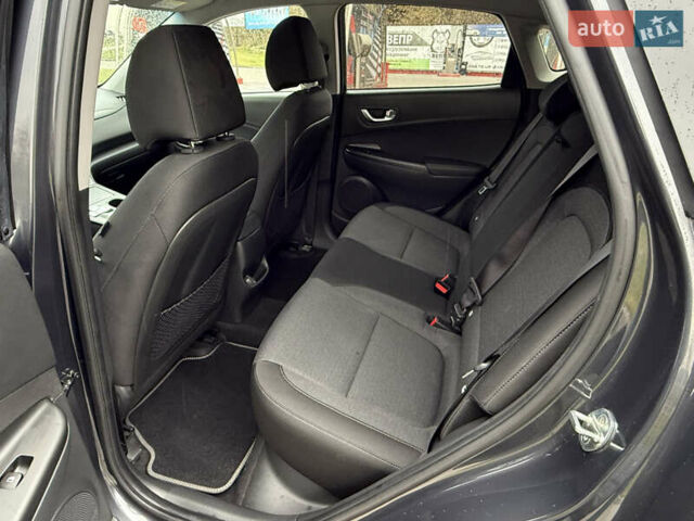 Черный Хендай Kona Electric, объемом двигателя 0 л и пробегом 20 тыс. км за 16999 $, фото 18 на Automoto.ua