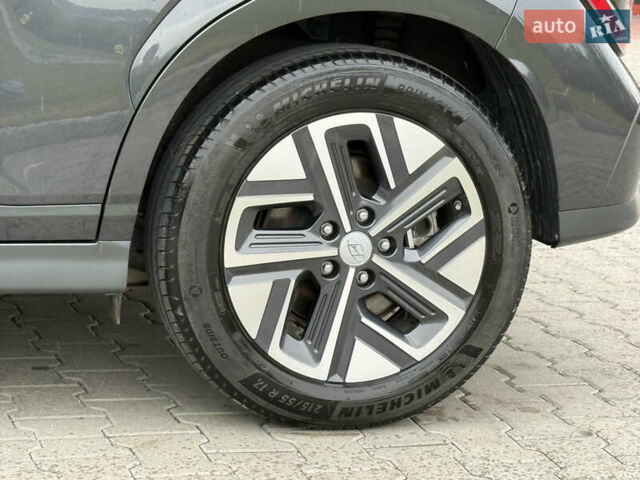 Черный Хендай Kona Electric, объемом двигателя 0 л и пробегом 20 тыс. км за 16999 $, фото 13 на Automoto.ua