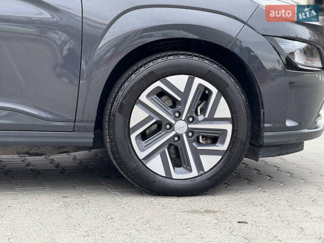 Черный Хендай Kona Electric, объемом двигателя 0 л и пробегом 20 тыс. км за 16999 $, фото 10 на Automoto.ua