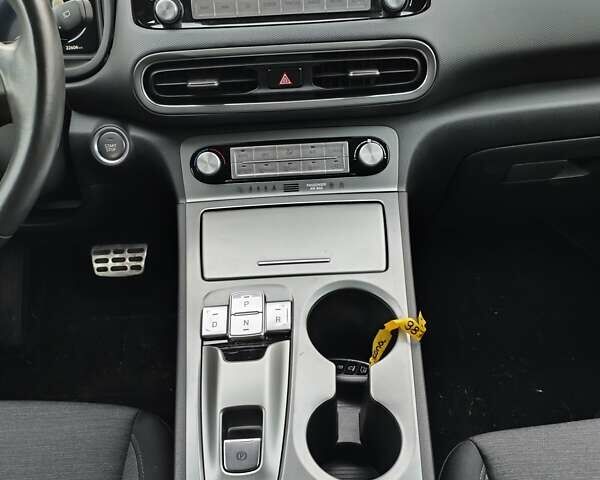 Черный Хендай Kona Electric, объемом двигателя 0 л и пробегом 22 тыс. км за 17900 $, фото 9 на Automoto.ua