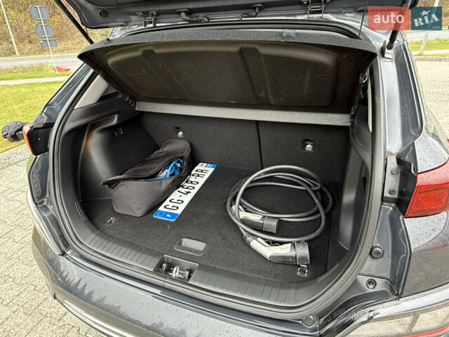 Черный Хендай Kona Electric, объемом двигателя 0 л и пробегом 20 тыс. км за 16999 $, фото 20 на Automoto.ua