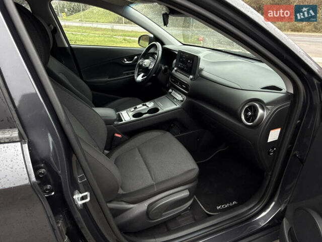 Черный Хендай Kona Electric, объемом двигателя 0 л и пробегом 20 тыс. км за 16999 $, фото 23 на Automoto.ua