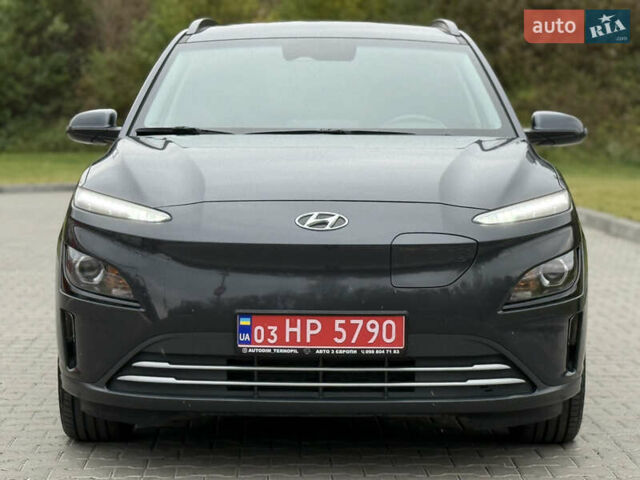 Черный Хендай Kona Electric, объемом двигателя 0 л и пробегом 20 тыс. км за 16999 $, фото 6 на Automoto.ua