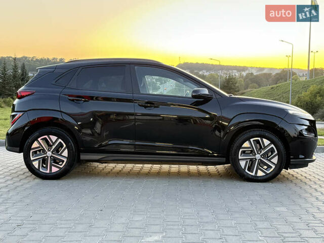Чорний Хендай Kona Electric, об'ємом двигуна 0 л та пробігом 44 тис. км за 16999 $, фото 7 на Automoto.ua