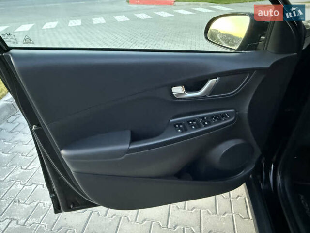 Чорний Хендай Kona Electric, об'ємом двигуна 0 л та пробігом 44 тис. км за 16999 $, фото 15 на Automoto.ua